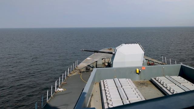 HMS Defender conducts gunnery exercises in the Baltic Sea смотреть онлайн