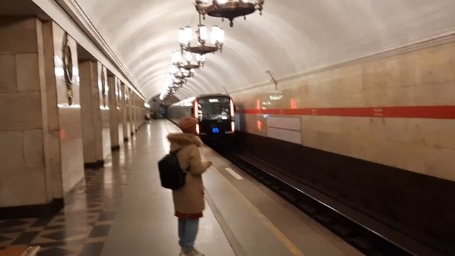 Поезд "Балтиец" на станции метро " Нарвская", Петербургский метрополитен, 20.01.2023 смотреть онлайн