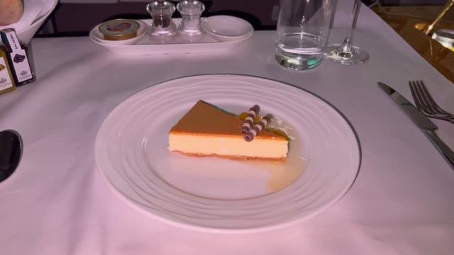 Emirates A380 First Class Flight Review from Seoul to Dubai｜In-flight meals include Korean food смотреть онлайн