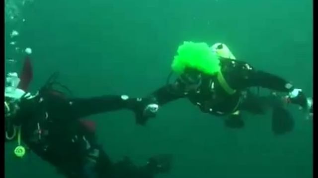 Новый 2011 год под водой на Байкале смотреть онлайн