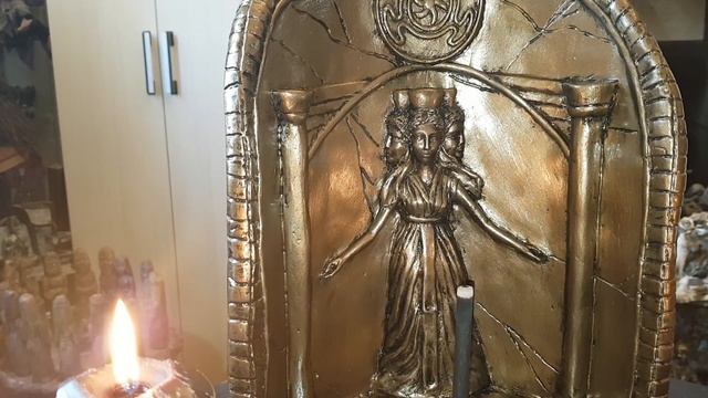 АЛТАРЬ ГЕКАТЫ ТРИВИИ... ДАР ОТ МАРГАРИТЫ... ВЕДЬМИНА ИЗБА ● ИНГА ХОСРОЕВА смотреть онлайн