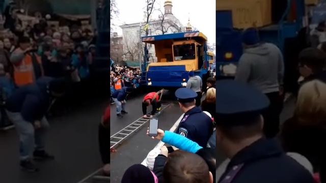 Александр Лашин Мариуполь праздник масленица белаз 30 тон смотреть онлайн