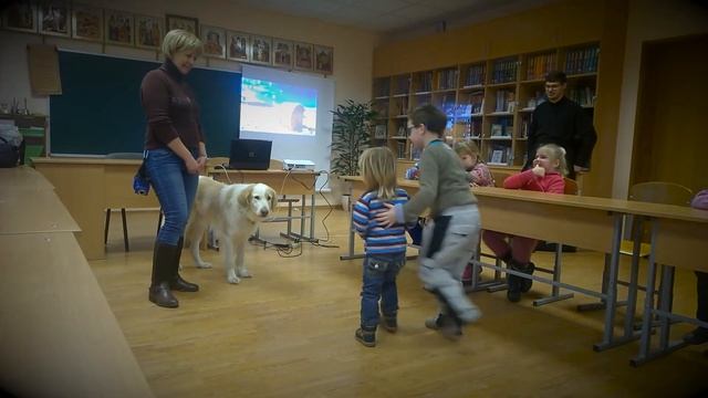 Первое занятие в Воскресной школе храма с психологом и собакой