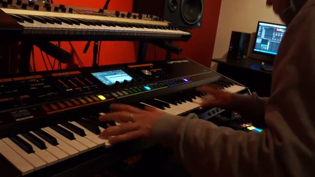 Roland Jupiter-80 arpeggiator Jam смотреть онлайн