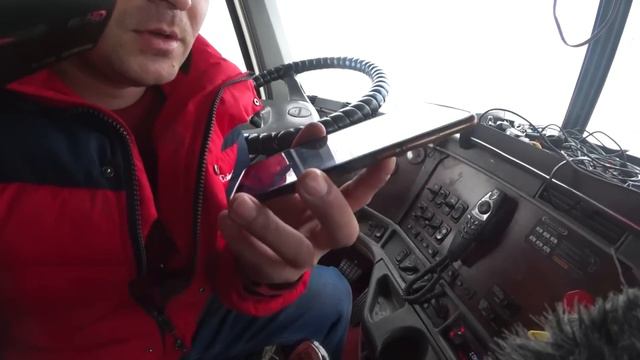 ДАЛЬНОБОЙ ПОСТАВИЛ НА МЕСТО ДПС ТРАНСПОРТНИКОВ смотреть онлайн