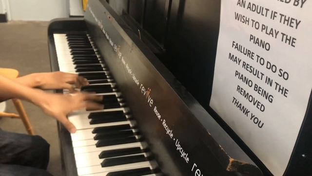 Bohemian Rhapsody Live aid version Piano cover Shrewsbury Market hall Queen Freddie Mercury Piano смотреть онлайн