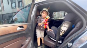 Рома после доктора покупает и делает распаковку игрушки Мега-трансформер Паппи Петроникс