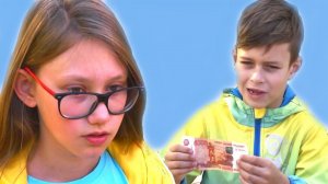 Богдан нашёл 5000 РУБЛЕЙ ! Неужели всё потратит?
