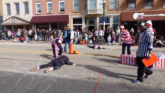 Празднование Хэллоуина в Висконсине. Гонка с гробами 7 смотреть онлайн