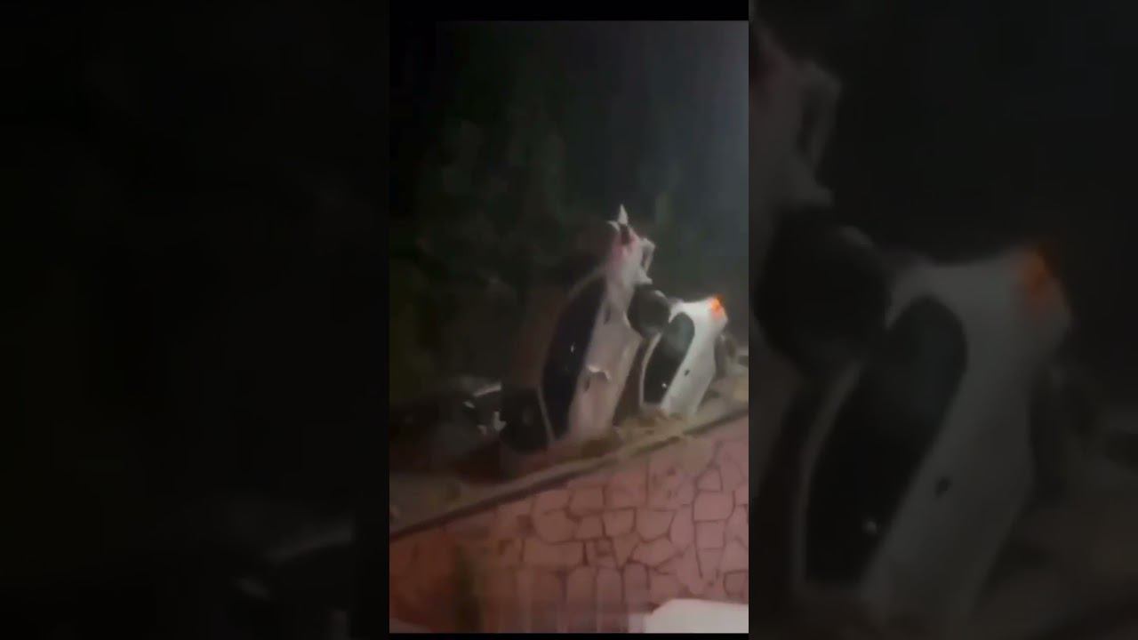 Появилось видео начала стихии в Сочи сегодня ночью Поток воды переворачивает и сносит машины #shorts смотреть онлайн