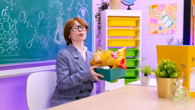 Спортсмен Vs ботанка: ЗОЖ или ФАСТФУД | Как спрятать конфеты — Семейные проблемы от Ла-Ла Лайф