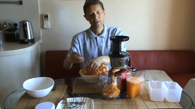 Отжим мандарина на вертикальной шнековой соковыжималке Galaxy NNJ-620JMC смотреть онлайн