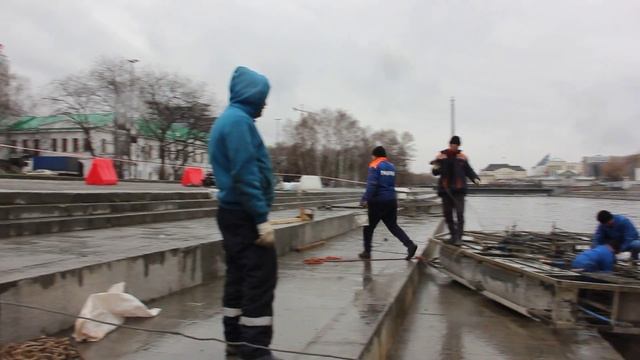 Монтаж фонтана на Плотинке в 2017 году (Екатеринбург) смотреть онлайн