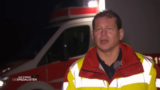 SCHOCK! 😳 GEFÄHRLICHER Mann greift Sanitäter an und nimmt GEISEL 😱 | Die Spezialisten | SAT.1 смотреть онлайн