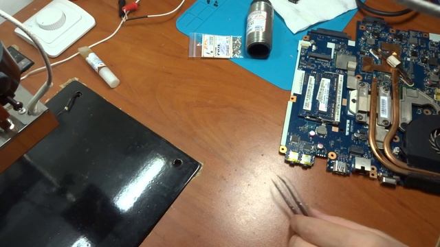 Сплав РОЗЕ. Применение для выпайки USB-порта без перегрева и повреждений. смотреть онлайн