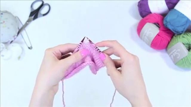 Лицевая петля из протяжки спицами смотреть онлайн