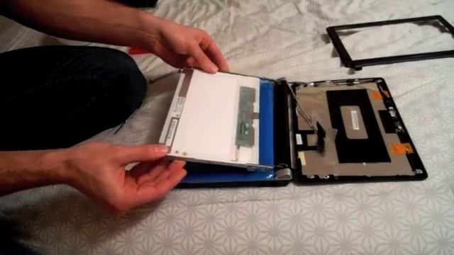 How To Replace Laptop Screen EMachines EM250 Series Model KAV60