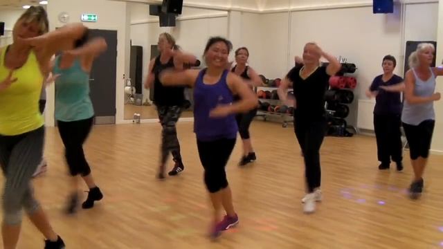 Yo quiero a Maria - Zumba Power Merenque смотреть онлайн