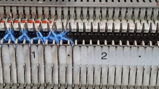 Как связать треугольную планку на вязальной машине. Автор метода: Лана Канскова. смотреть онлайн