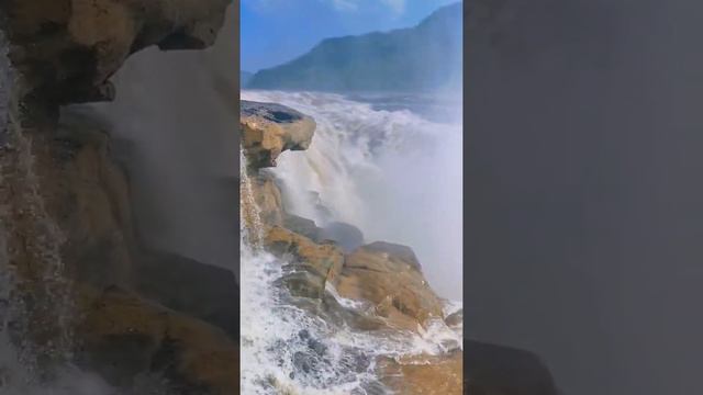 This is the magnificent Hukou Waterfall of the Yellow River! смотреть онлайн