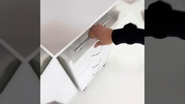 Roysswood. Угловой стол с выкатной тумбой и бутылочницей (белый)