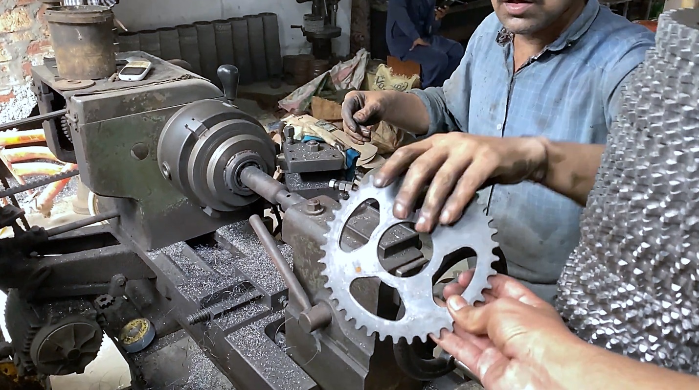 Наглядное изготовление ведущих звезд на мануфактуре. Гаражная фабрика работает как настоящий завод. смотреть онлайн