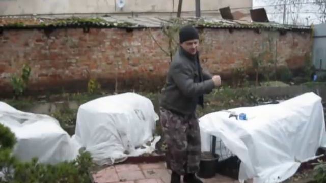 отдыхалочка в саду во время работы)) смотреть онлайн