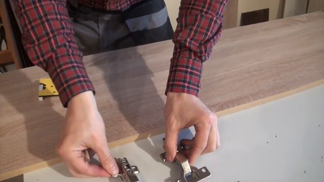Установка петель с помощью мебельного кондуктора ЧЕРОН смотреть онлайн