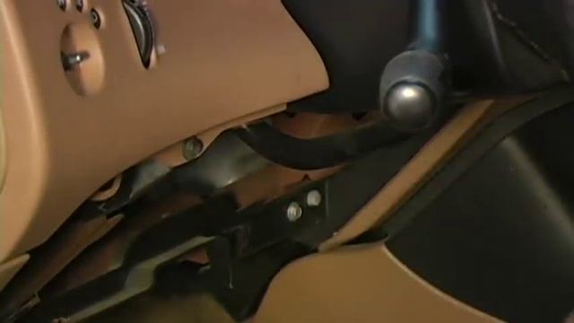 How to Replace Dashboard Lights : Reinstalling Dashboard Cover Bezel смотреть онлайн
