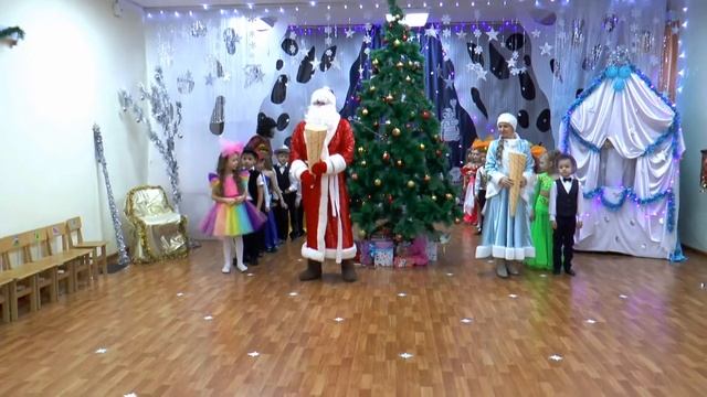 "Праздник к нам спешит" смотреть онлайн