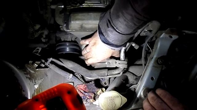 35 Снятие подушки двигатеся со стороны генератора на Джили МК смотреть онлайн