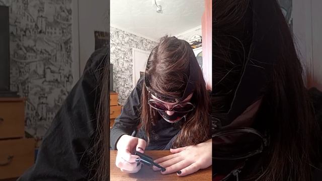 крашу ногти в первый раз (в конце асмр) смотреть онлайн