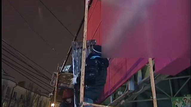 В Ворошиловском районе Волгограда специалисты сносят очередную незаконную постройку смотреть онлайн