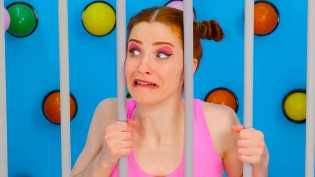 Секретный Домик Под Кроватью | Богатая vs Бедная Смешные Моменты от 4Teen Challenge смотреть онлайн