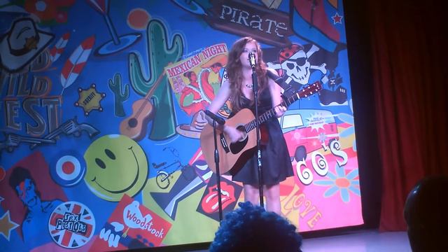 Rebecca Lacey singing Drops Of Jupiter at Park Resorts,Southview смотреть онлайн