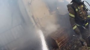 ПОЖАР В ЧАСТНОМ ДОМЕ / КАК ПОЖАРНЫЕ ТУШАТ ДОМА / Последствия после пожара