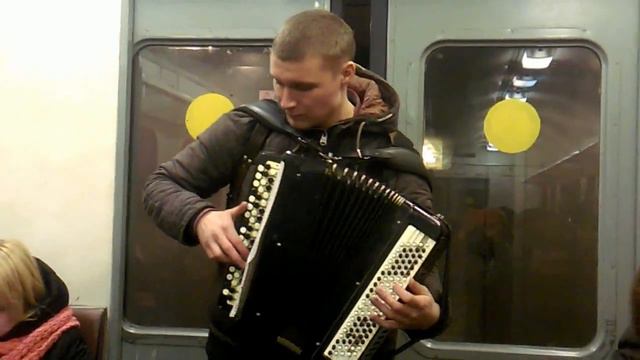 Талантливый музыкант баянист в электричке смотреть онлайн
