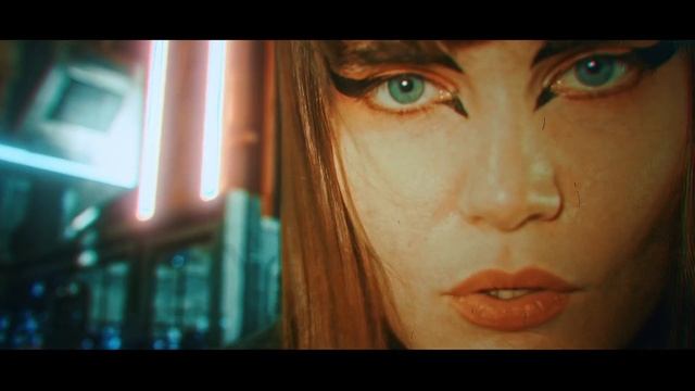 Third Class Citizen - Calva Louise смотреть онлайн