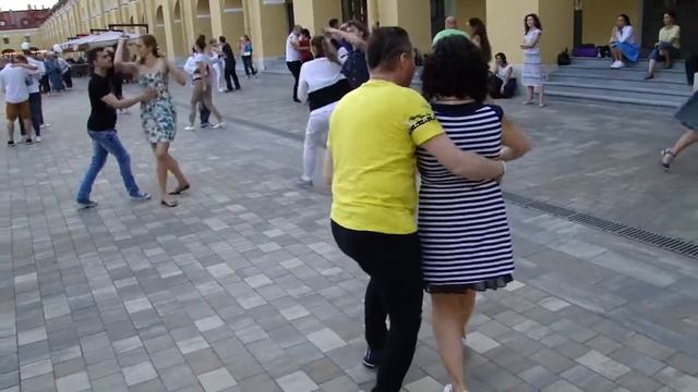 Владимир Посохов и Вероника Владимирова бачата в Никольских рядах смотреть онлайн