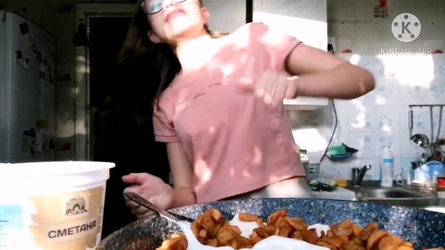 Как я пеку пирог ?? Шуточное видео смотреть онлайн