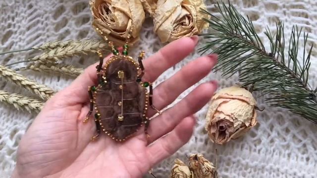 Брошь жук. Вышивка. Сваровски смотреть онлайн