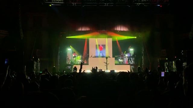 Machine Gun Kelly - LOCO (Hotel Diablo Tour 2019 Chicago) смотреть онлайн