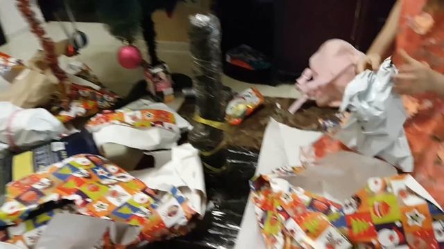 НАШИ ПОДАРКИ НА НОВЫЙ ГОД 2018 КОТ МАКС ЖДЕТ СВОЙ ПОДАРОК Галчата тв