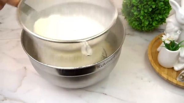 Быстрый ленивый пирог на кефире. Две - три минуты и тесто готово