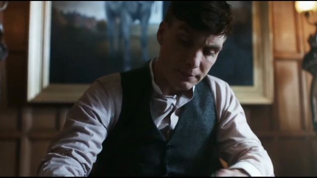 Такие очки тебе сделают, дружок | Альфи Соломонс угарает с Томаса Шелби смотреть онлайн