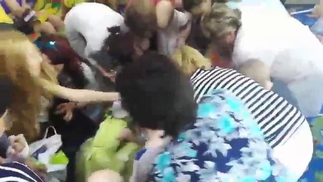 Барнаул22 вручил собранные подписчиками подарки детям в онкоцентре Краевой детской больницы смотреть онлайн