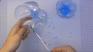 DIY Цветы из пластиковых бутылок. Мастер-класс \ Flowers from plastic bottles \ Handmade