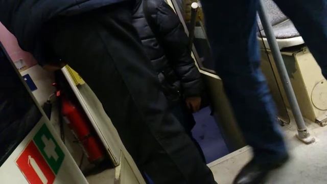 Посадка в трамвай 2015-02-17, Центральный Рынок, 18-10 смотреть онлайн