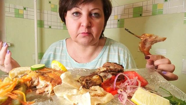 Вкусный? мукбанг. Одна чуть глаз не лишилась ? смотреть онлайн