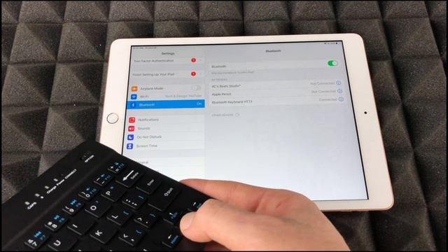 How to Connect Keyboard to iPad 7th gen смотреть онлайн